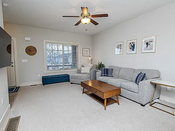 3 bed, 1591 sqft, $1,950 — Photo 2