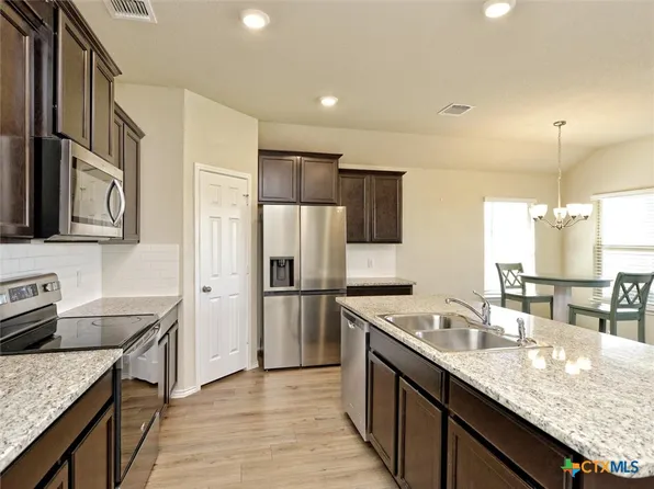 213 Midas Ln, Jarrell, TX 76537