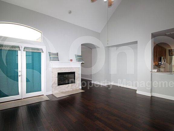 5th image of 1001 Southampton Dr