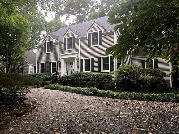 3rd image of 2919 Grampian Dr