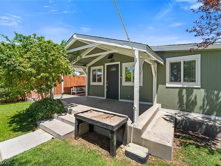 605 L Ave — Photo 6