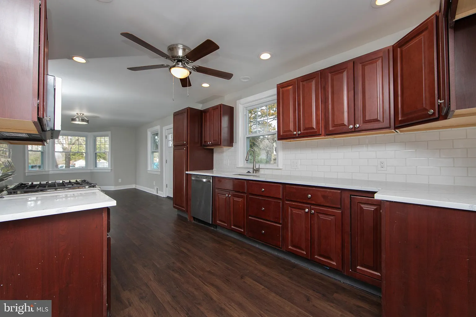 324 Elm Ave photo 1