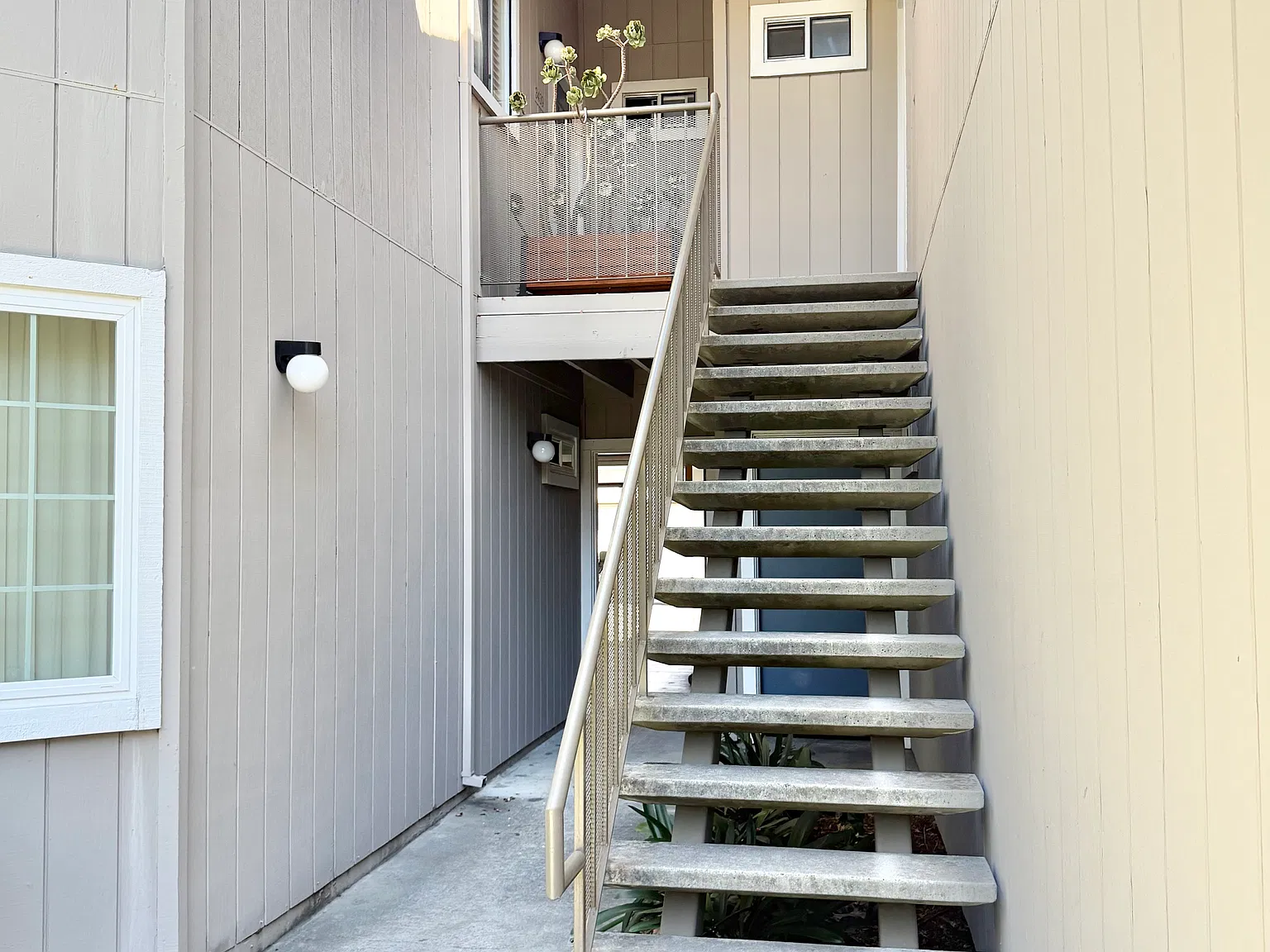 2 bed, 960 sqft, $3,300 — Photo 1