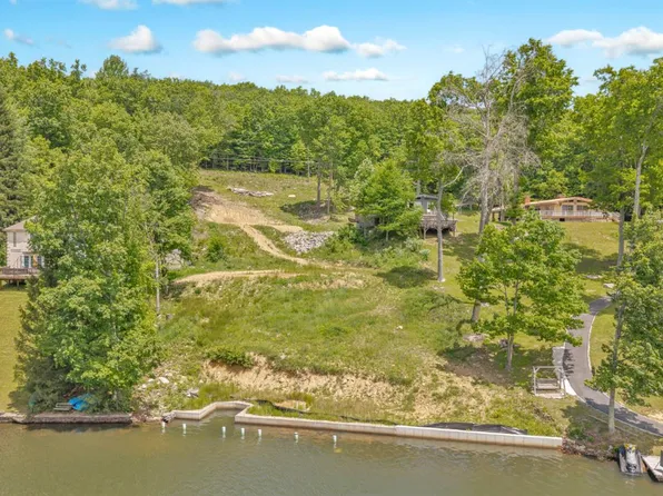 337 Flat Top Lake Rd, Ghent, WV 25843