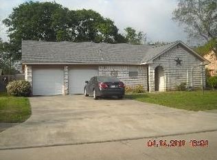 305 Balsam St, Lake Jackson, TX 77566