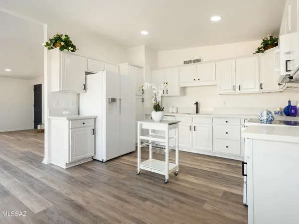 1137 E Garden Loop, Tucson, AZ 85706