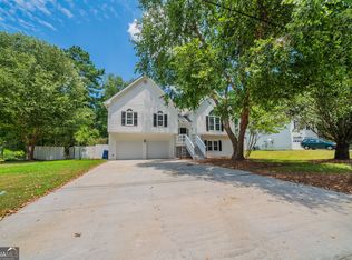 1010 Burning Bush Dr, Loganville, GA