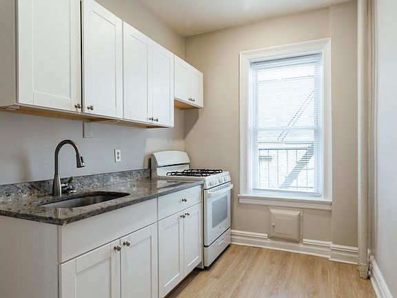 5th image of 154 Kensington Ave APT 304