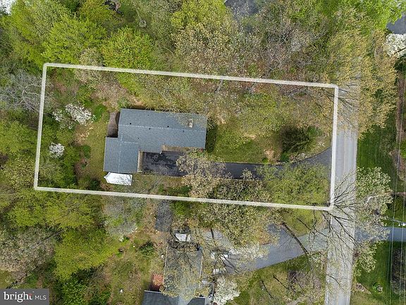 3rd image of 173 Lake Meade Dr