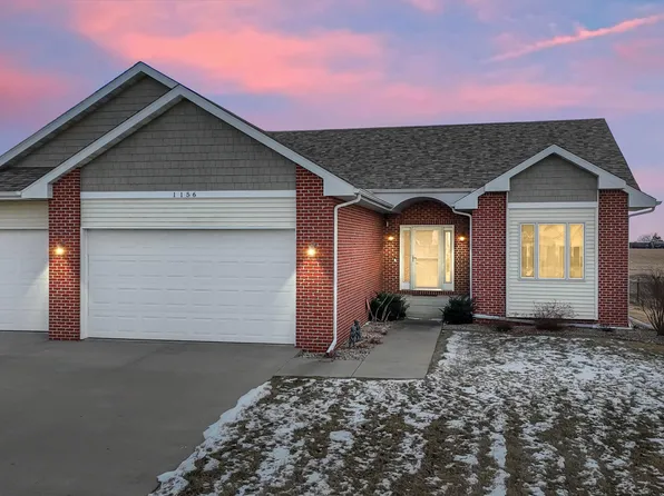 1156 Cherokee St, Nevada, IA 50201
