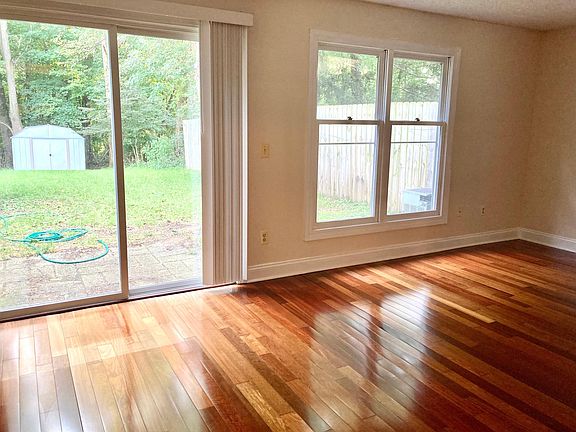 3rd image of 35 Lexington Dr