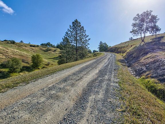 2nd image of Trembath Mountain Rd