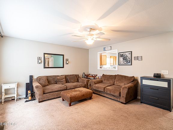 2nd image of 705 S Everett High Rd