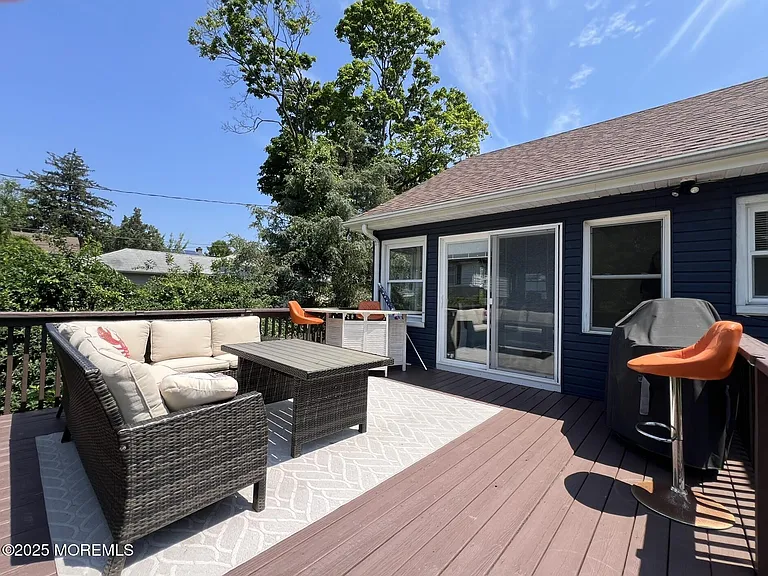 370 Macarthur Ave — Photo 25