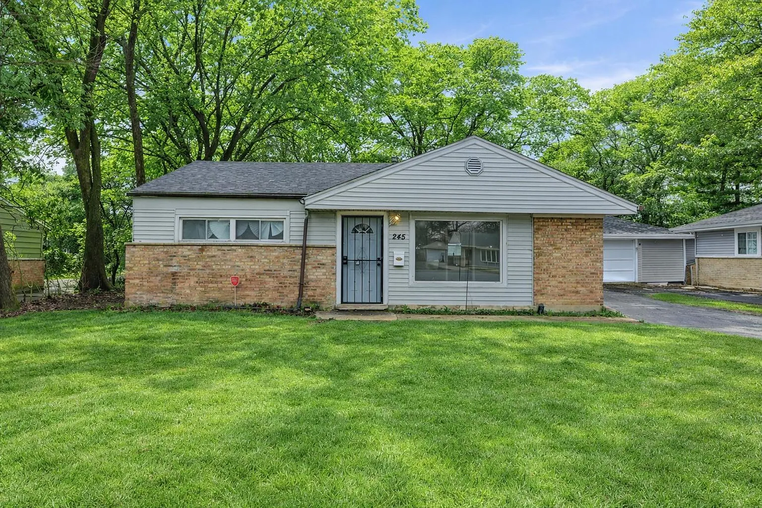 245 Blackhawk Dr photo 1