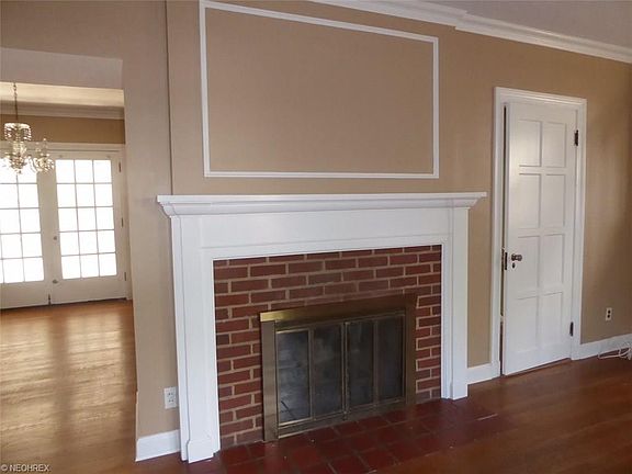 5th image of 227 E 271st St