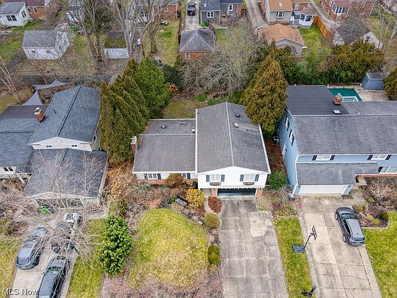 2nd image of 301 Parkway Dr