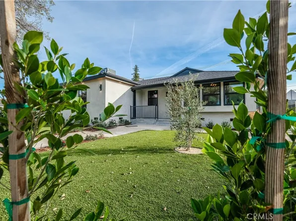 18848 Collins St, Tarzana, CA 91356