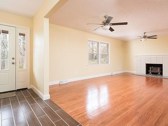 5th image of 332 Essex Dr
