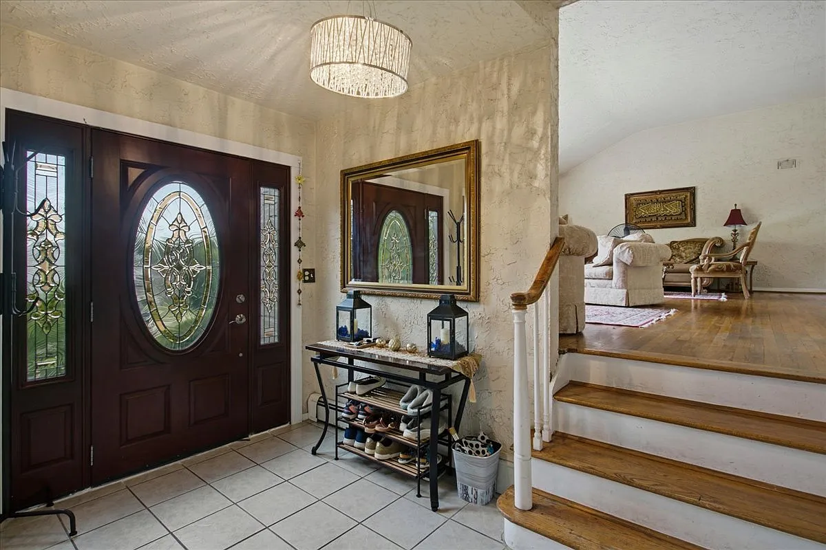 5 bed, 2078 sqft, $7,795 — Photo 3