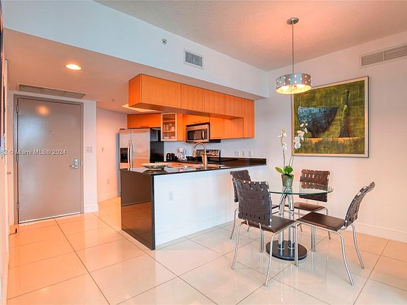 3rd image of 1750 N Bayshore Dr APT 5101