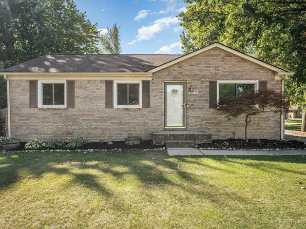 48075 Meadow Ln, Chesterfield, MI 48051