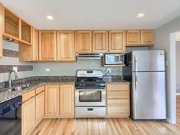 Kitchen, newer appliances