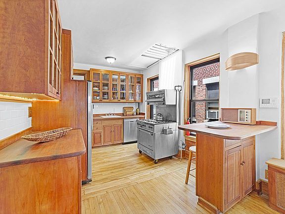 4th image of 855 W End Ave APT 8A