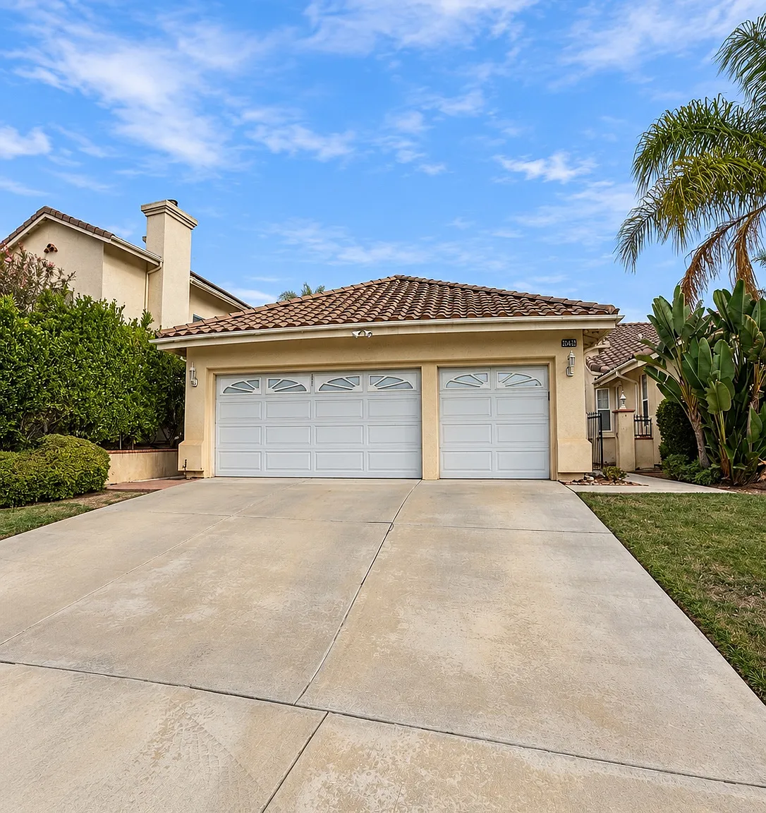 5 bed, 3411 sqft, $4,200 — Photo 2