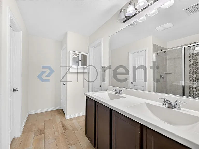 817 Evergreen St — Photo 22