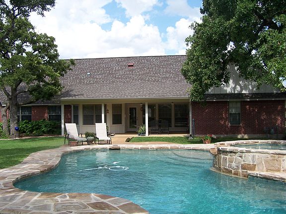 Relaxing Pool and Hot Tub