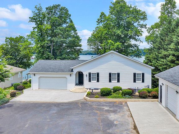 4th image of 406 Hillcrest Heights Dr