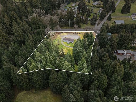 3rd image of 3046 Angus Road SE