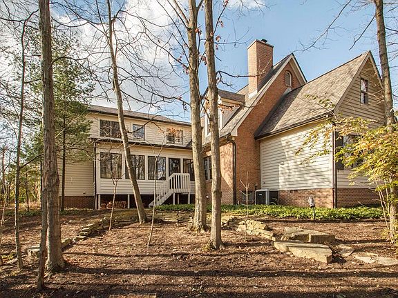 4th image of 9913 Erin Woods Dr
