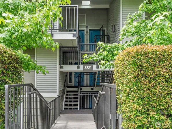 3224 80th Avenue SE #6, Mercer Island, WA 98040