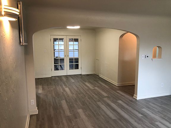 5th image of 21 E 4th Ave