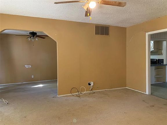 3rd image of 913 Ashwood Dr