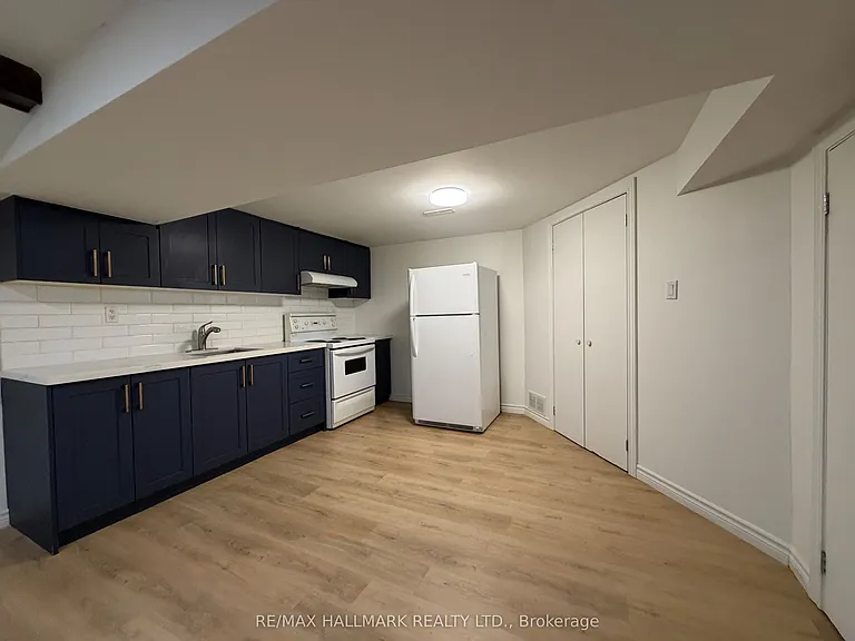 12 Wardencourt Dr #LOWER — Photo 17