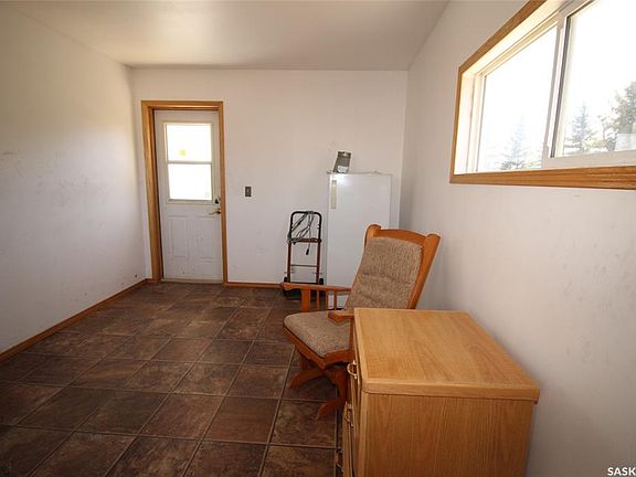3rd image of 8241 Range ROAD