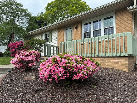 3rd image of 835 Lee Dr