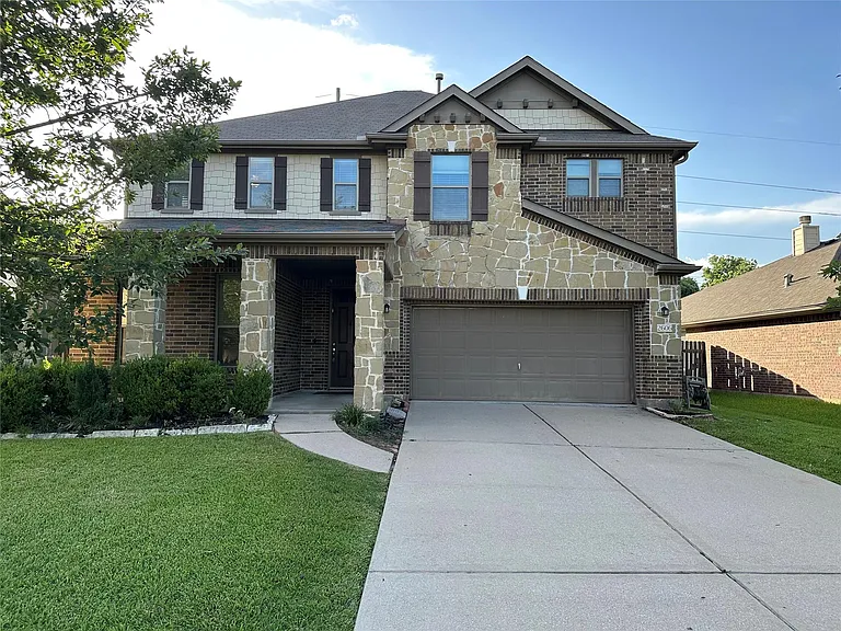 2606 Riverhollow Ln — Photo 1