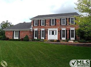 9320 Pineview Dr, Plymouth, MI 48170