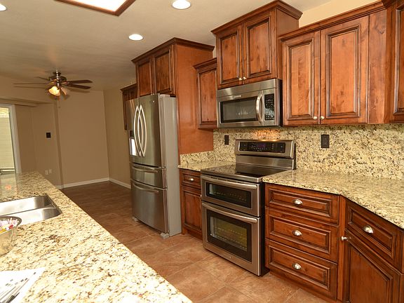 4th image of 10419 W Pineaire Dr