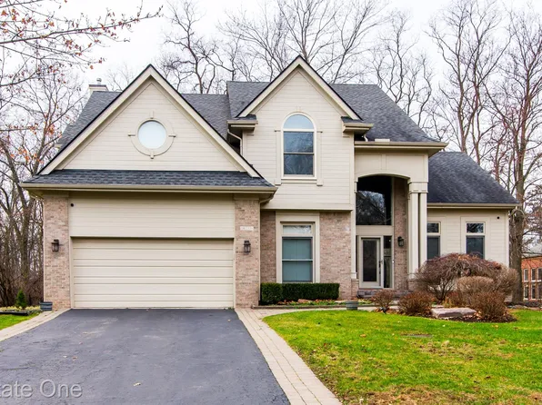 4737 Woodbine Cir, West Bloomfield, MI 48323