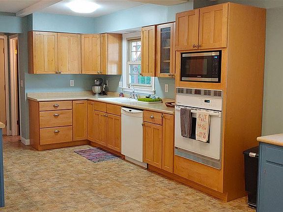 4th image of 2154 Clover Ln