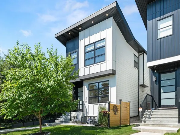 2407 E 33rd St SW, Calgary, AB T3E 2T3
