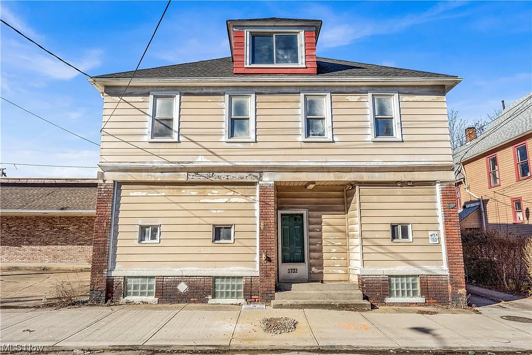 3732 E 65th St photo 1