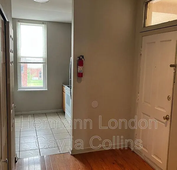 1708 S Tucker Blvd #C — Photo 3