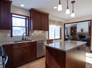 8106 Oakwood Dr, Urbandale, IA 50322