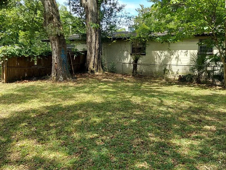 2610 Henrietta St — Photo 14